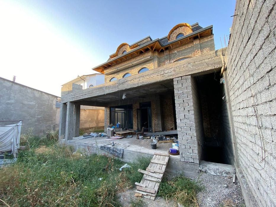 Продаётся  Центр Луначарского 7сот