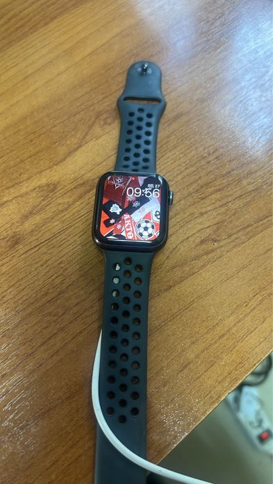 Apple watch продам срочно.