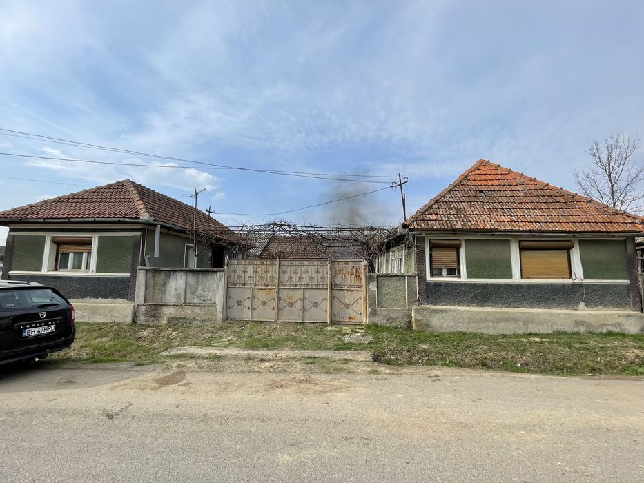 Vand casa in Carandeni (22 km  de Oradea)/Schimb cu apartament