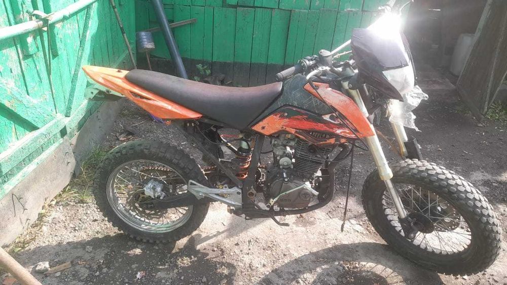 Продам эндурик  заводится газу даешь глохнет