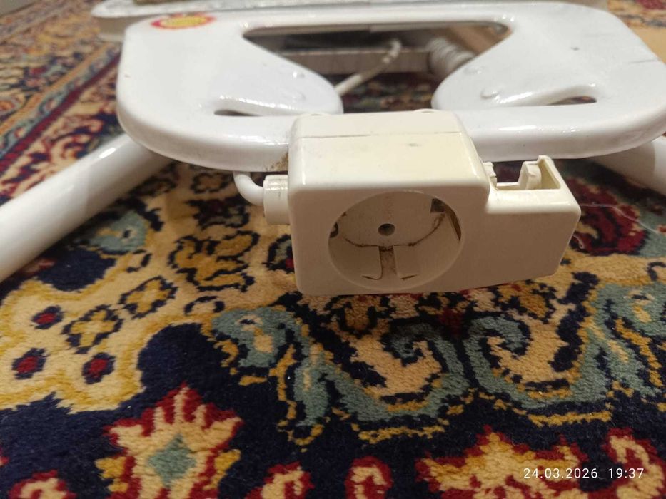 Гладильная доска с розеткой