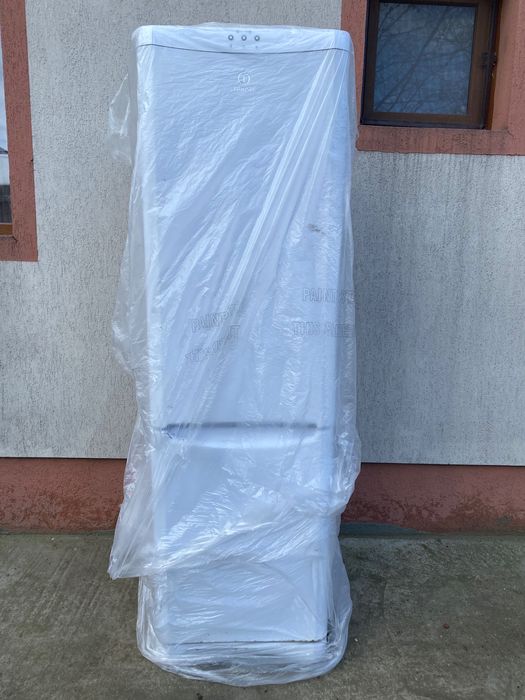 Combina indesit albă