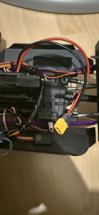 Vanquish VS4-10 с VFD Twin кутия