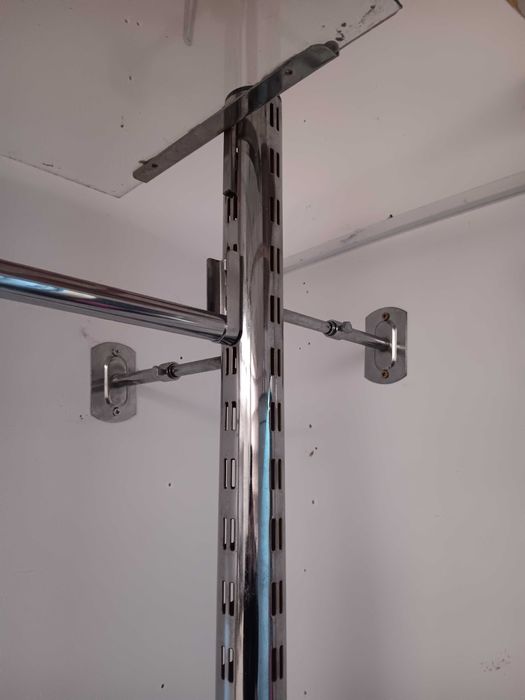 Запазено оборудване за магазин за дрехи