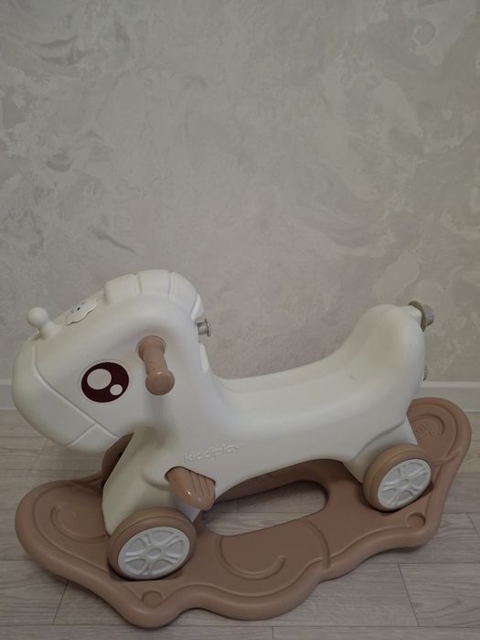 Продам Лошадку качалку Беговел