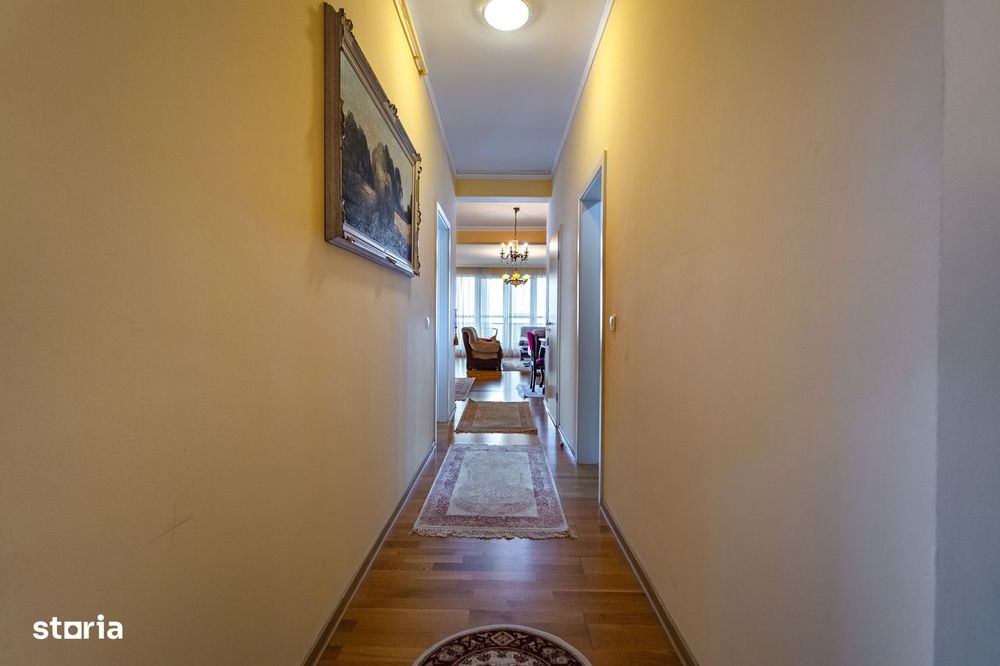 Penthouse cu terasă, lift și aer condiționat în Brasov