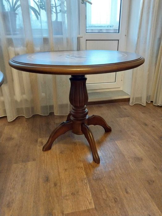 Столы круглые, ручной работы.