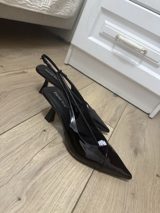 Продам туфли и полуботинки