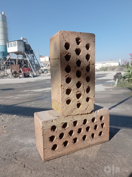 Sifatli pishgan gʻisht, beton plitalar, sheben, qum, shlakablok