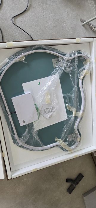 Огледало във формата на мече