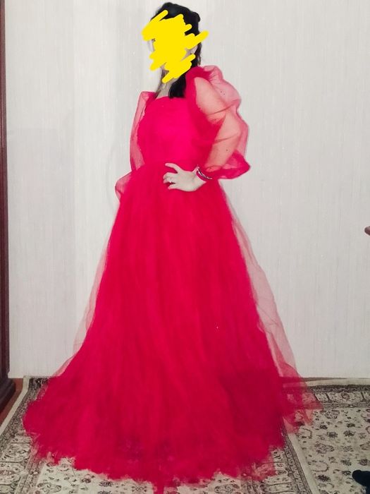 Oqshom libosi yangi bir marta kiyildi