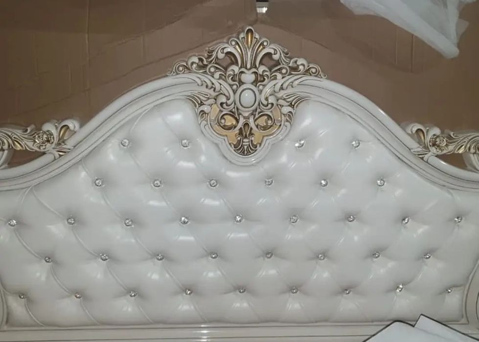 Продается спальный гарнитуры