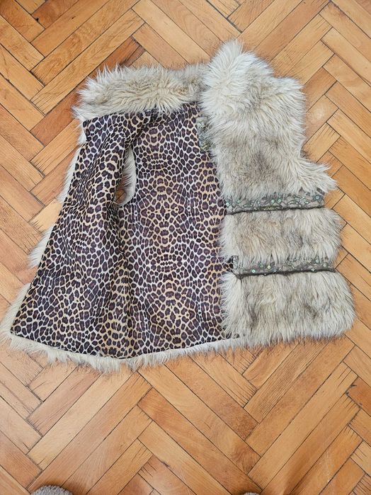 Дамски бежов елек