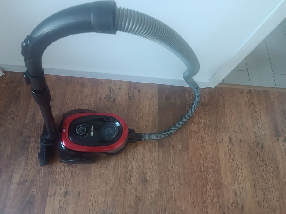 Пылесос Samsung.