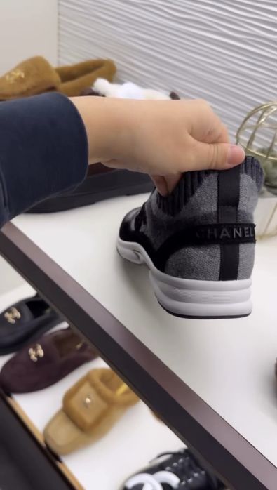 Кроссовки от Chanel