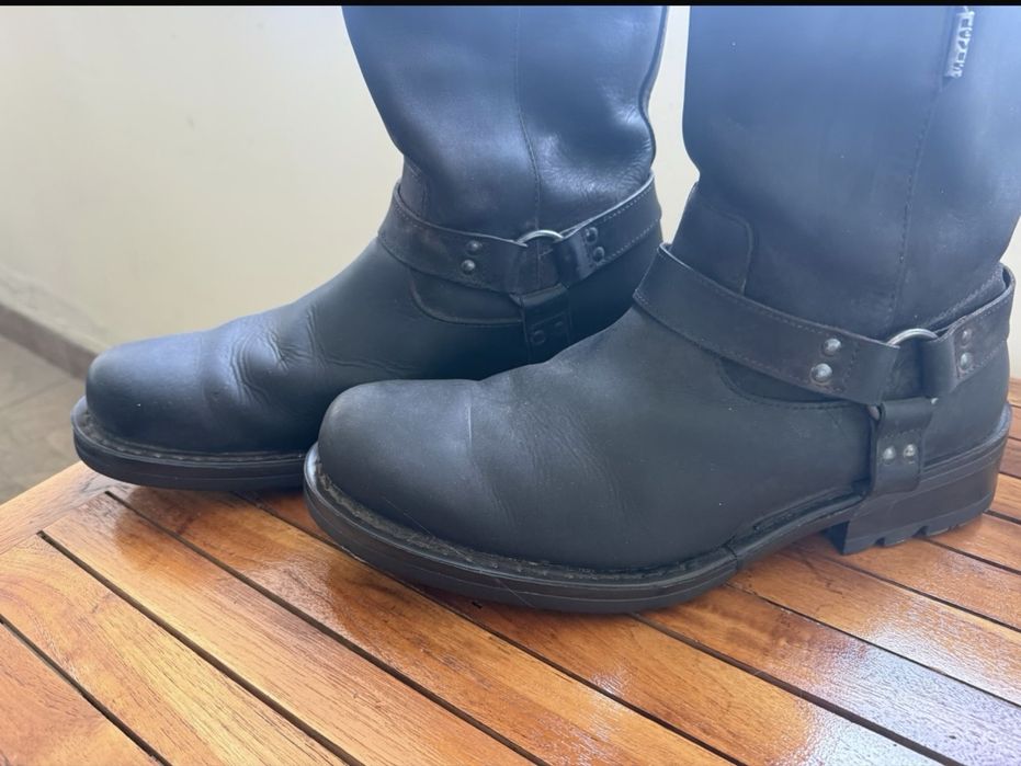 Ghete piele Levis