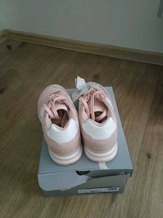 Чисто нови дамски обувки естествена кожа