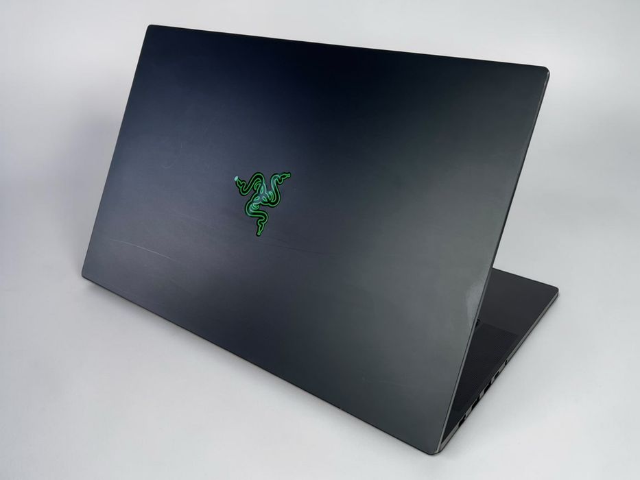 Лаптоп Razer Blade 15.6' 2.5K 240Hz i7-13800H 32GB DDR5 1TB NVMe Nvidia RTX 4070 8GB Перфектен! Гаранция!