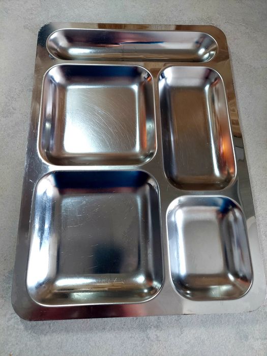 Tavă compartimentata