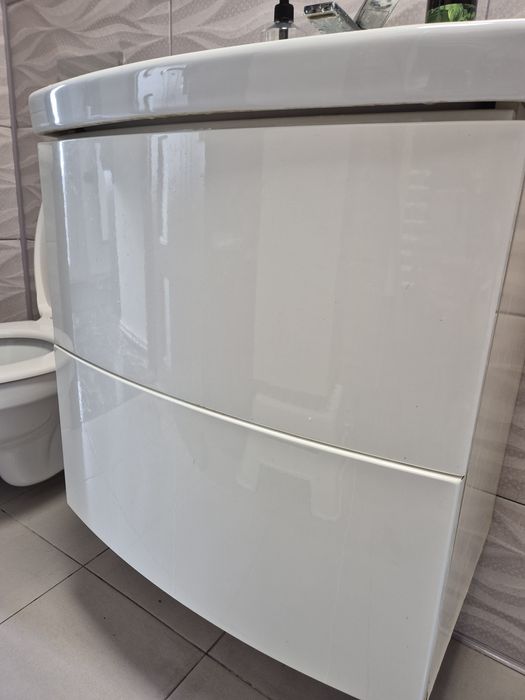 Chiuveta masca baie stare buna cea din poza si vas wc nou Roca ,