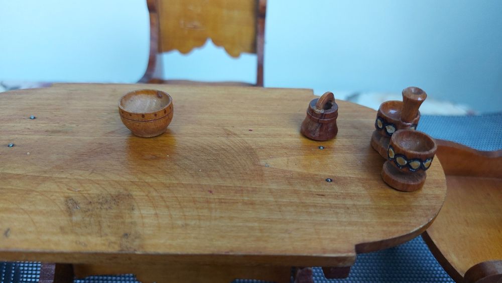 Антикварен комплект маса със столчета за кукли