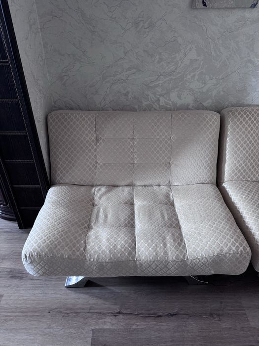 Продам диван с 2 креслами и подушками