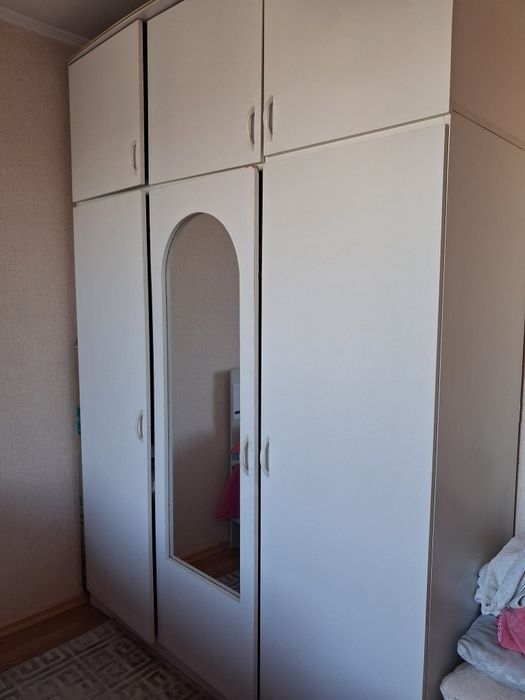 Продам шкаф б/у высота 2.40