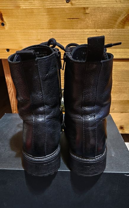 Ghete din piele negre