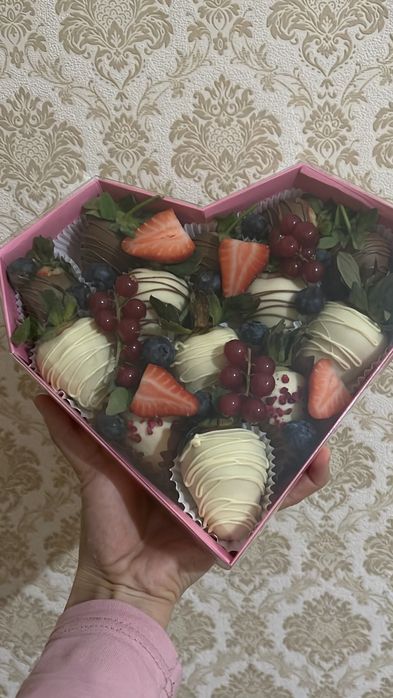 Клубника в шоколаде есть Каспий ред