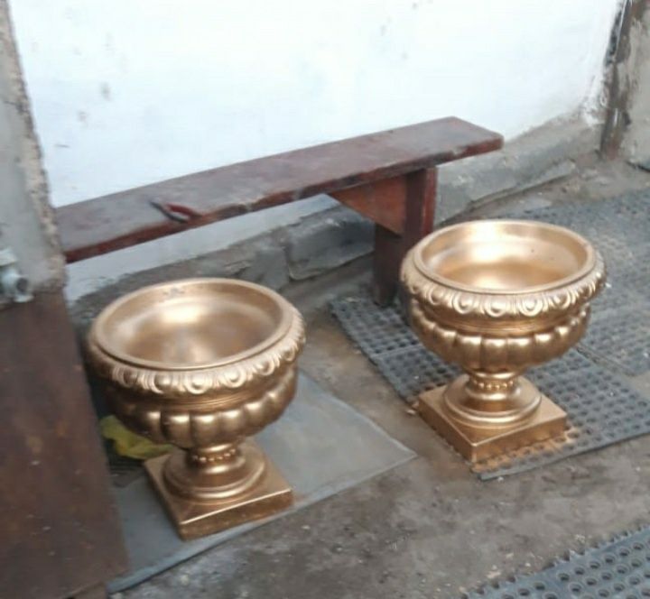 Вазоны уличные и лвы