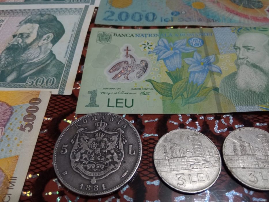 Vând colectie bancnote și monede vechi