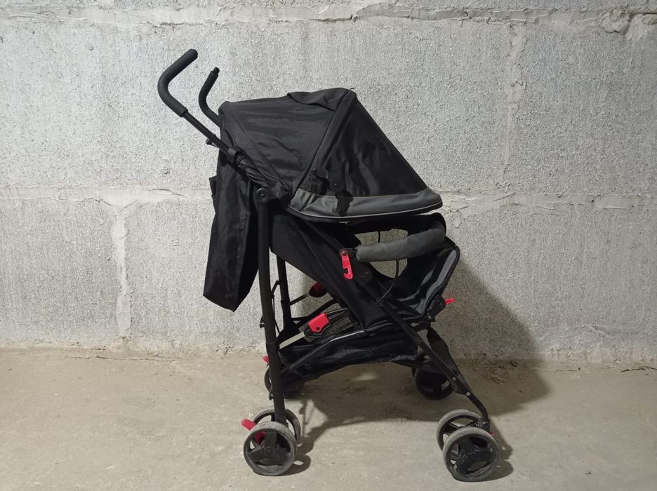 Коляска прогулочная в идеальном состоянии.