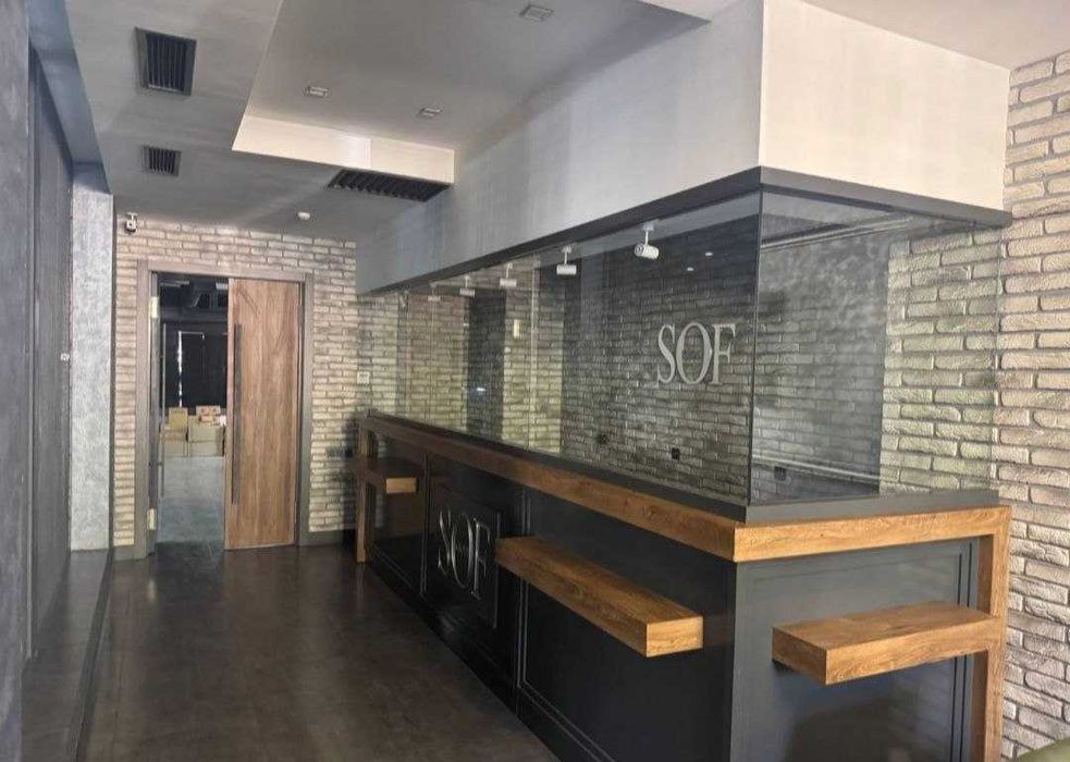 Срочно! Первая линия под кафе / ресторан в центре Шота Руставели