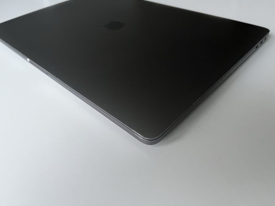 Apple MacBook Pro "Core i7" 2.6 15" Touch/2018 Mid-2018 15" (Touch Bar) 512 SSD,16 RAM