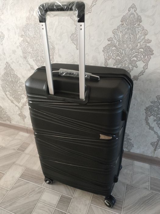 Продам чемодан новый