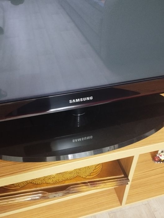 Продам большой телевизор SAMSUNG  130'