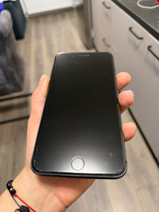 Vând IPhone 8 Plus