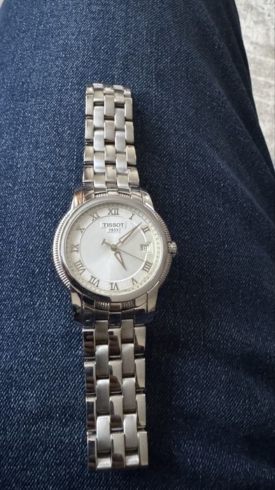 Продам часы tissot