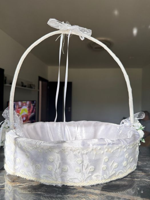Елегантна кошница за подаръци или ритуали
