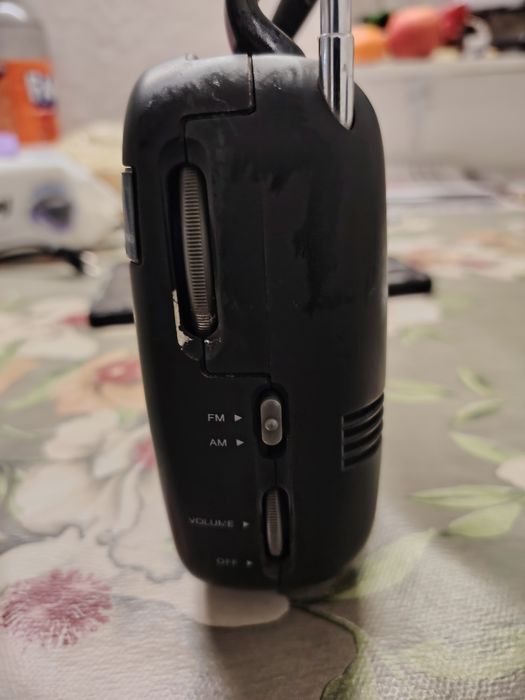 Vând   radio  portabil