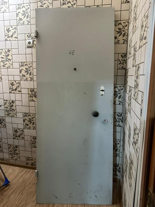 Продам железную дверь