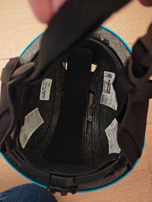 Ски и ски обувки, тротинетка