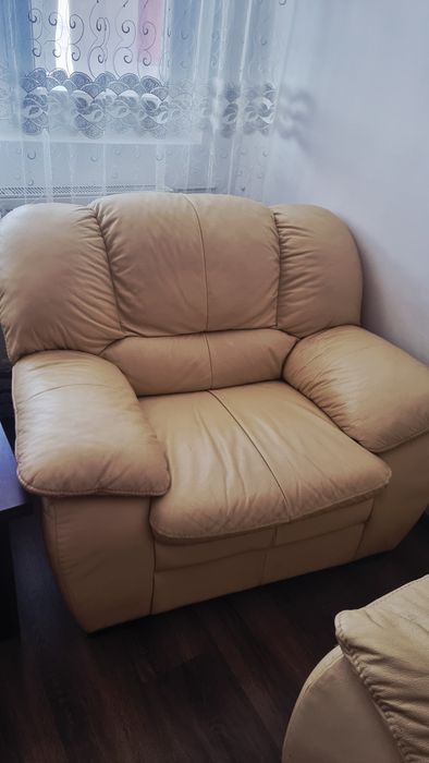 Fotoliu Luxos din Piele Naturală – Bej/Crem, Stare Excelentă, Foarte Confortabil
