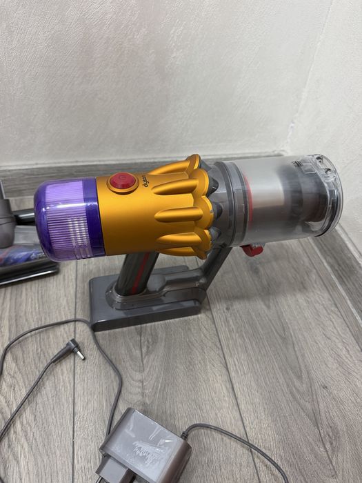 Прахосмукачка Dyson v12