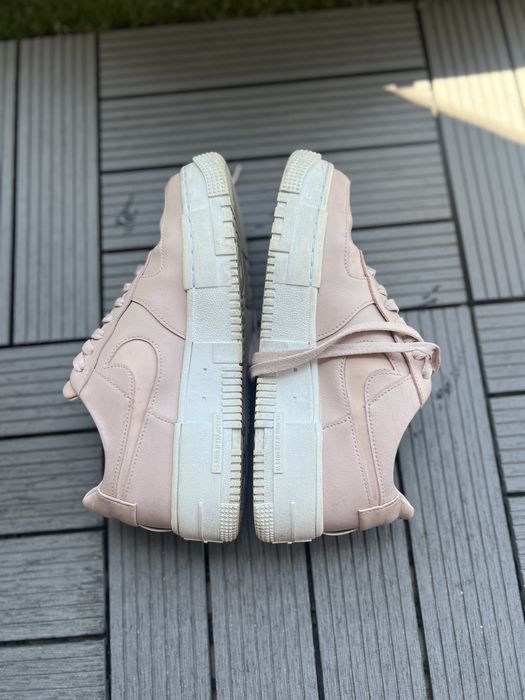 Nike Air Force 1 Pixel