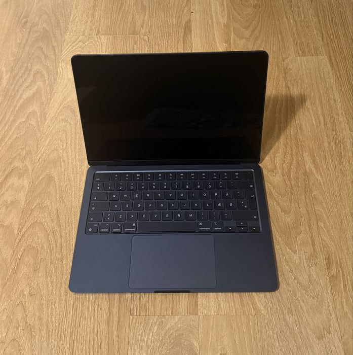 Doar pentru piese Apple Macbook Air 2022 cu chip M1