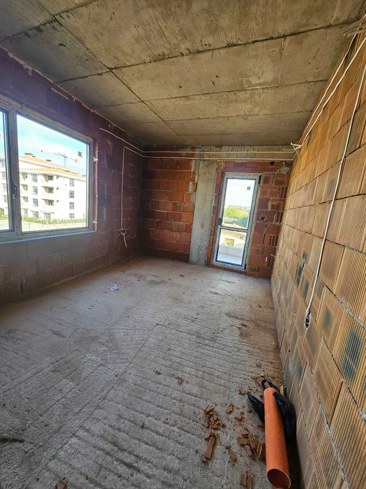 Тристаен апартамент в кв.Остромила