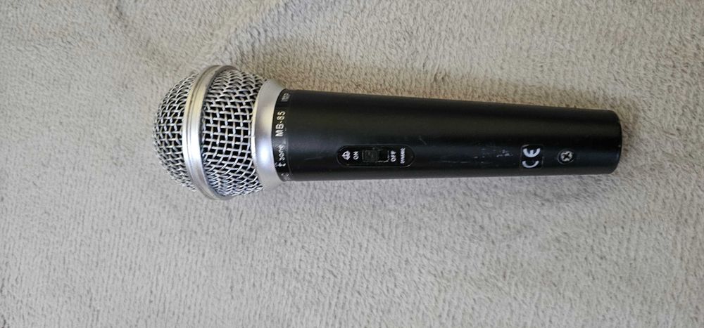 2 microfoane cu cabluri