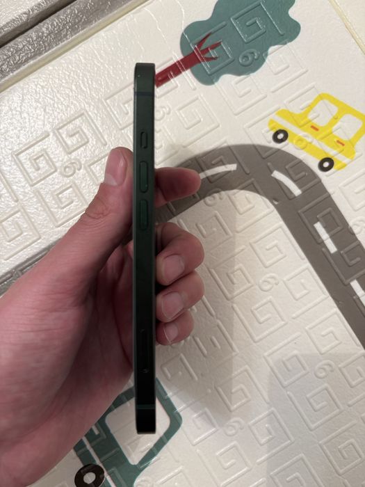 Срочно продам iPhone 13