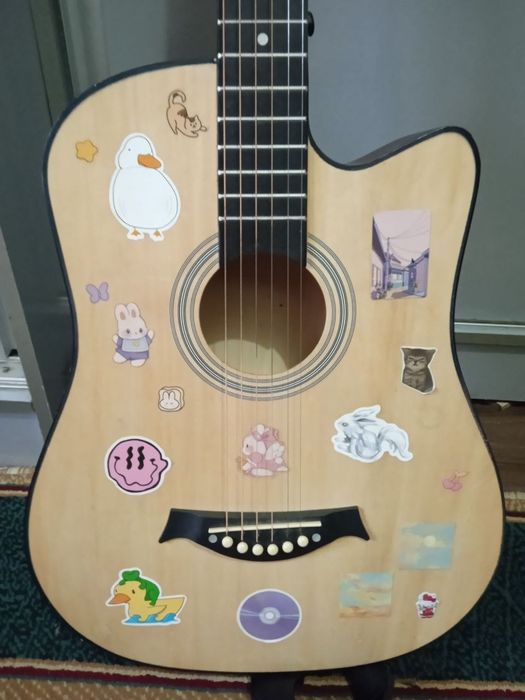 Продаю акустическую гитару